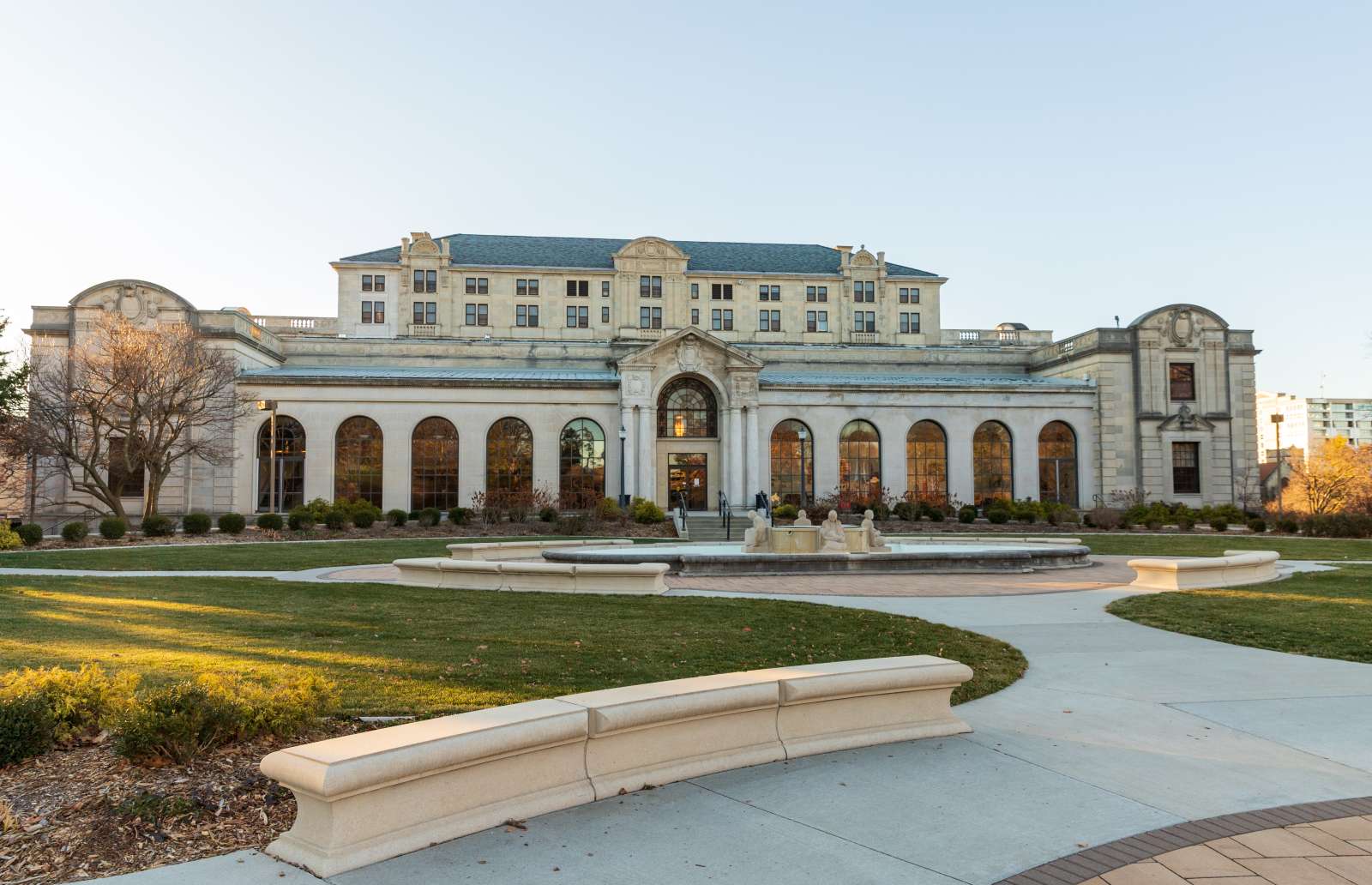 Picture of the back of the memorial union encompassing the lawn and fountain